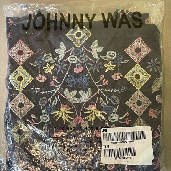 NWT!•Johnny Was•Embroidered Blouse•Lace Up V-Neck•Oversized - Picture 2 of 10